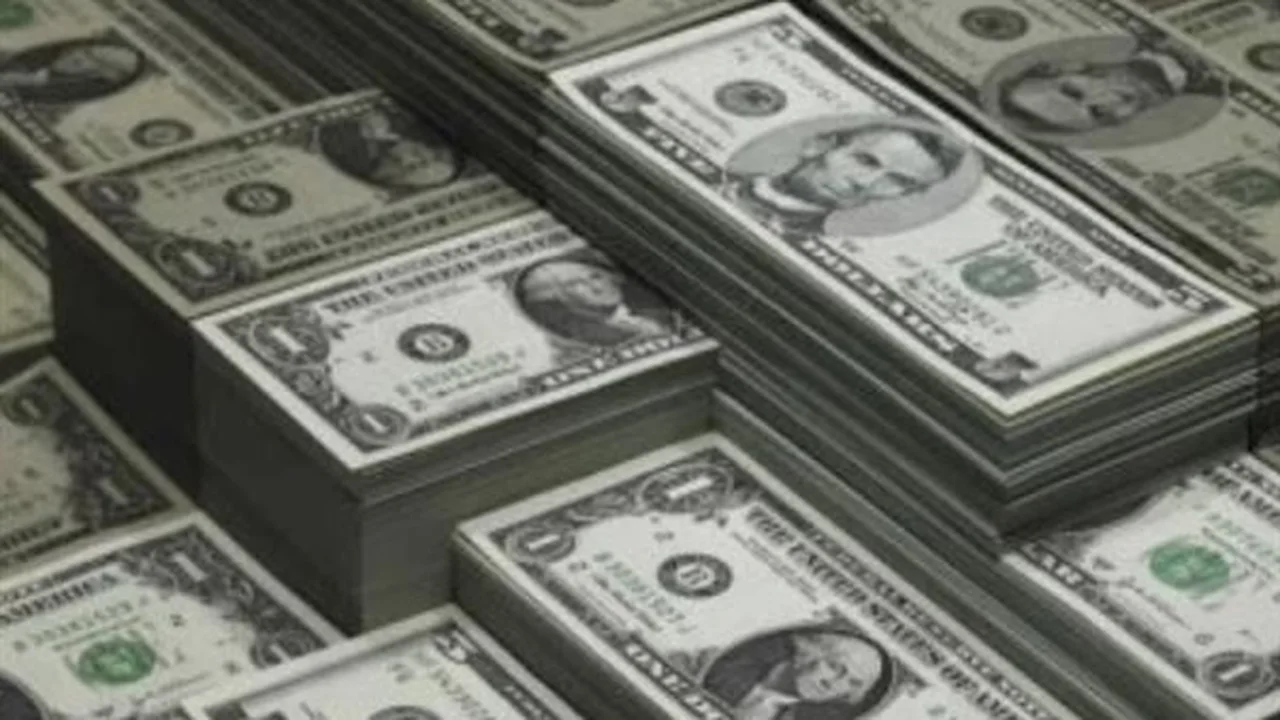 سعر الدولار مقابل الجنيه في البنوك المصرية خلال تعاملات يوم الأحد